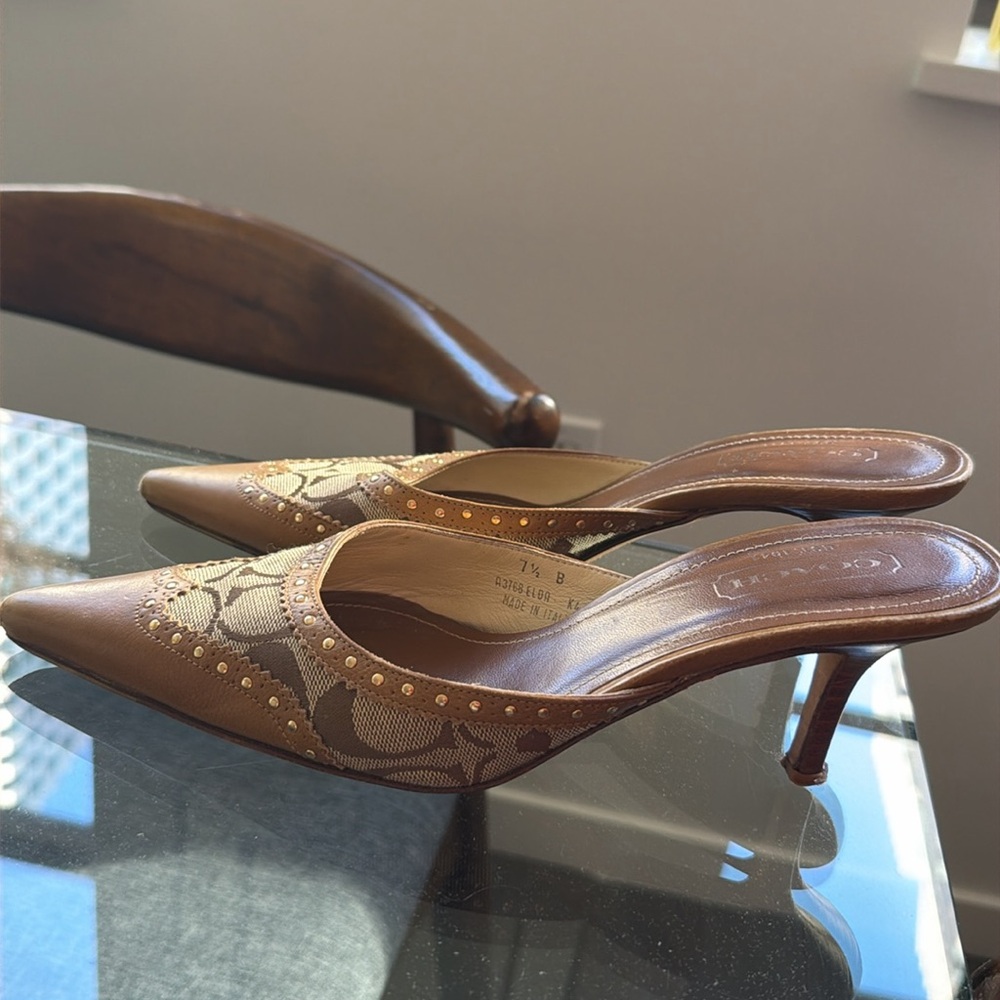 Vintage Coach Kitten Heel